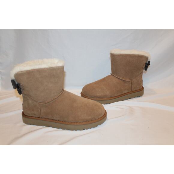 NIB UGG WOMEN'S MINI SUEDE BOW SUEDE SHEARLING‎ LINED BOOTS CHESTNUT - Picture 1 of 9